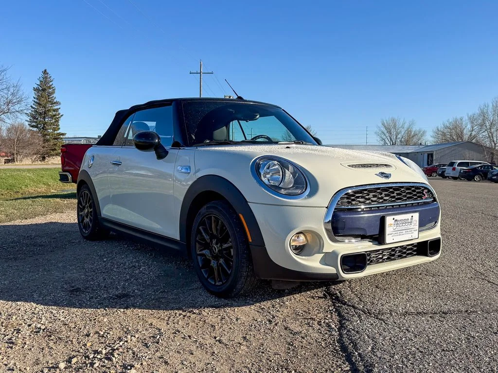 2017 MINI Cooper S Convertible's photo