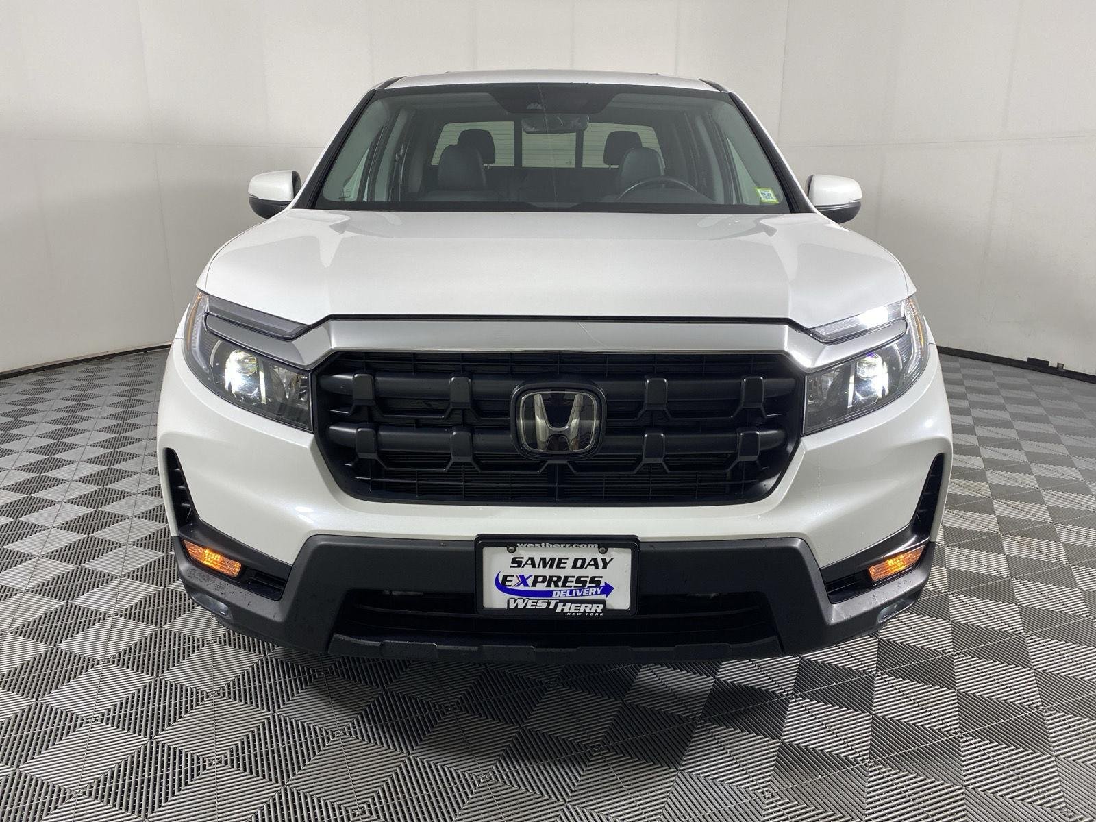 Used 2024 Platinum White Pearl Honda RTL image 2