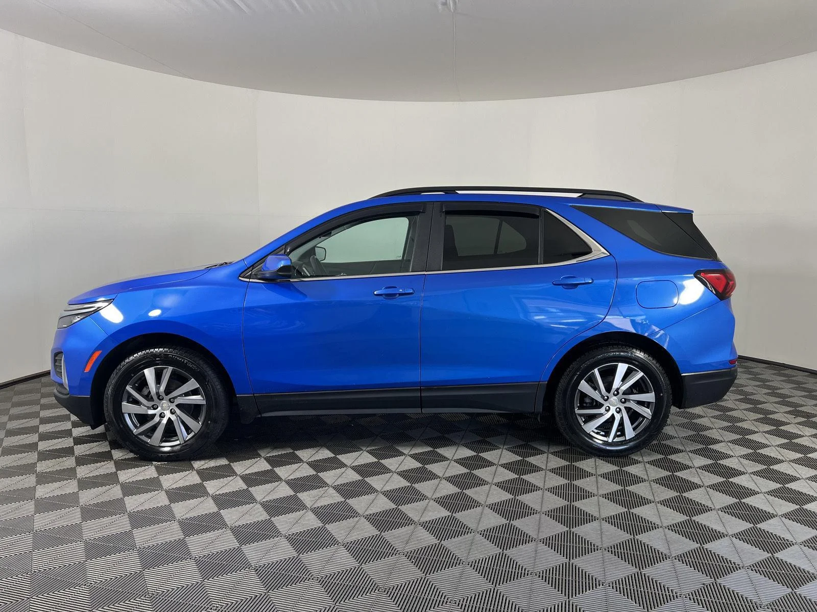 Used 2024 Riptide Blue Metallic Chevrolet LT image 27