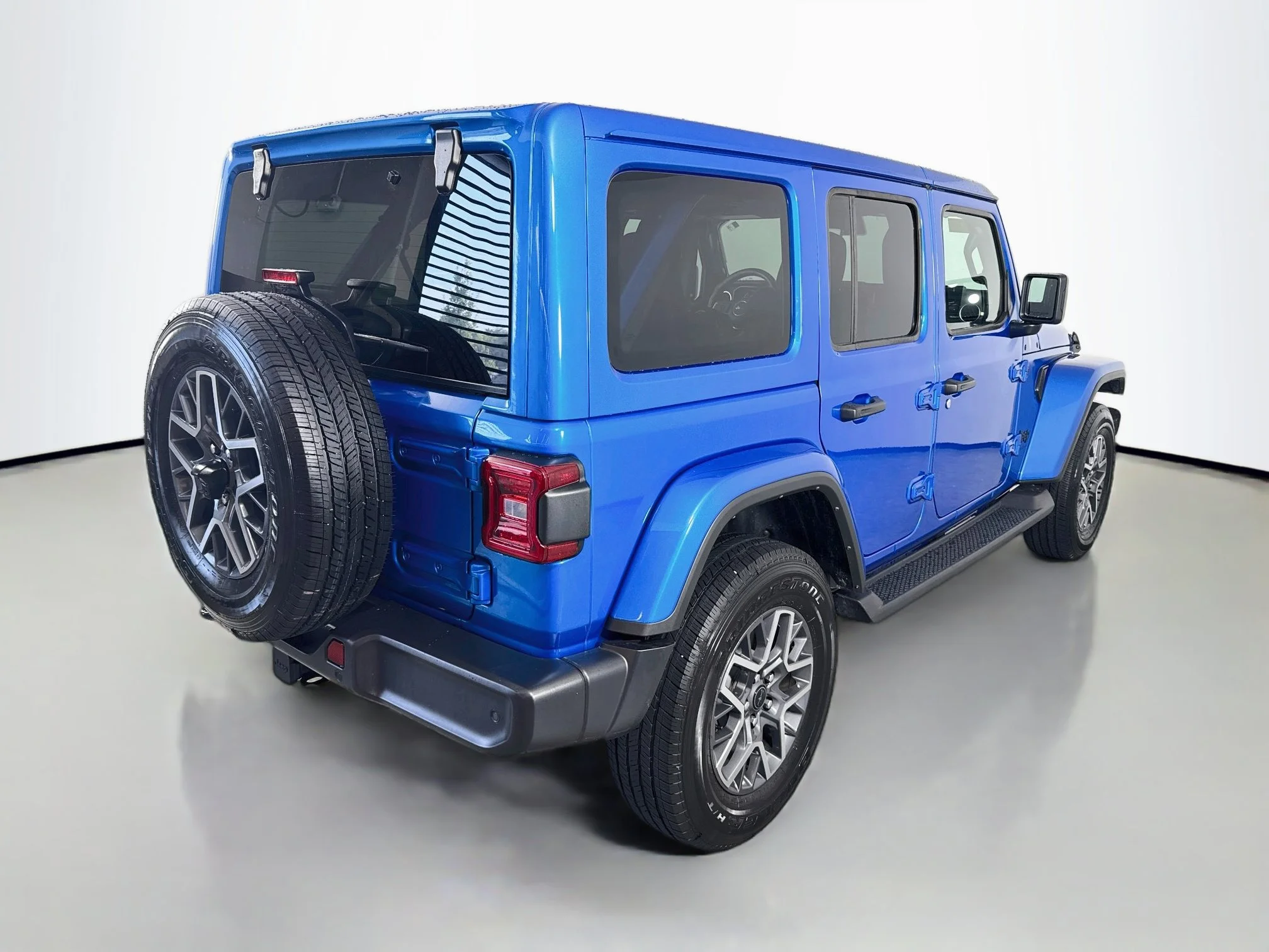 Used 2025 Hydro Blue Pearlcoat Jeep Sahara image 7