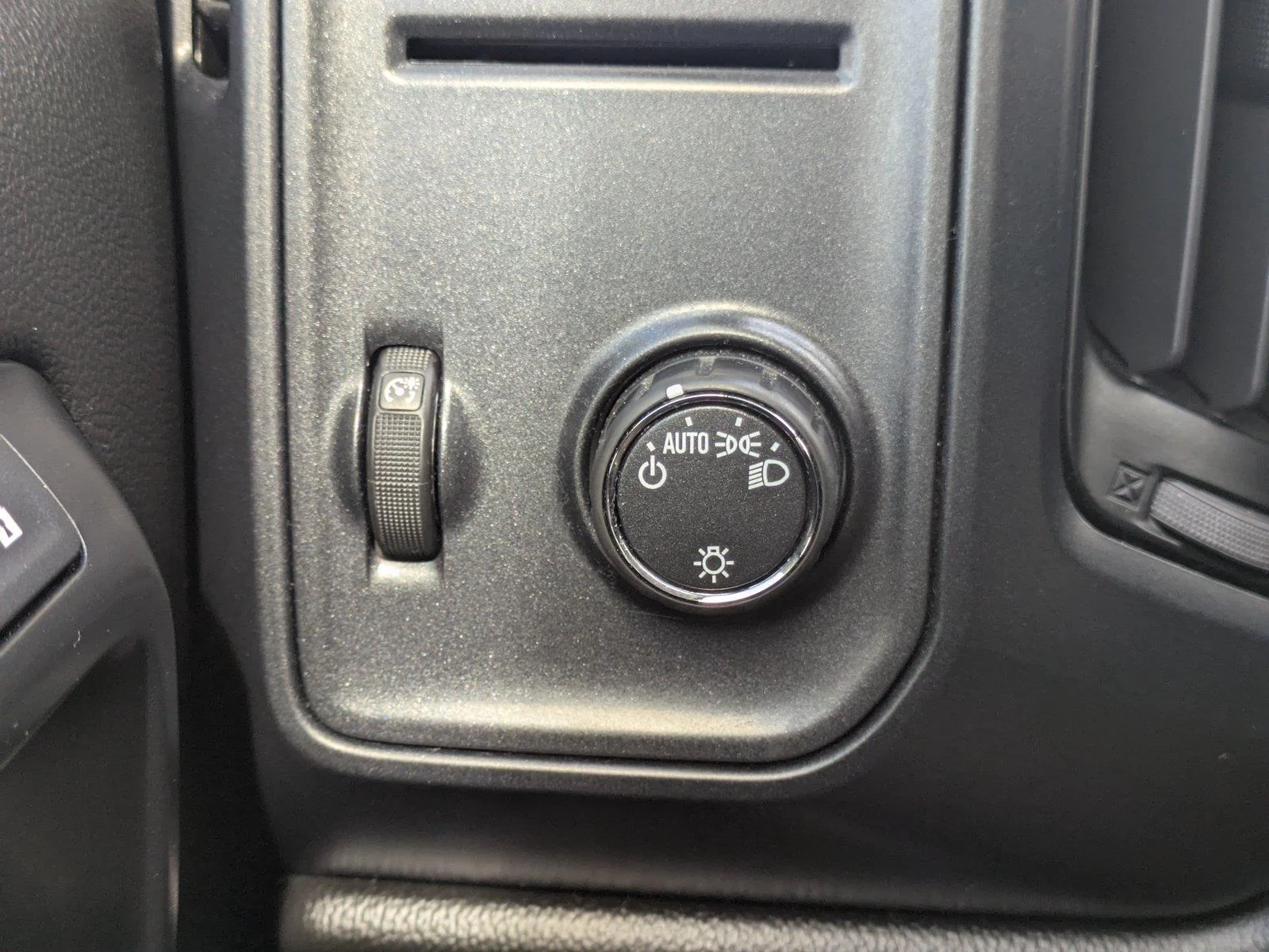 Used 2014 White GMC Base image 20
