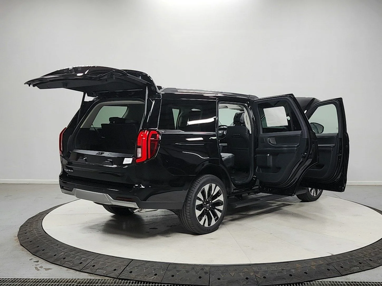New 2026 Black Ford Platinum image 15