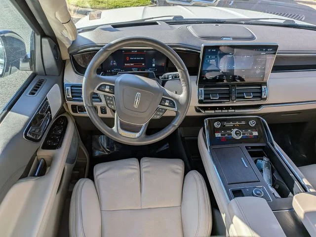 Used 2024 White Lincoln Reserve image 28