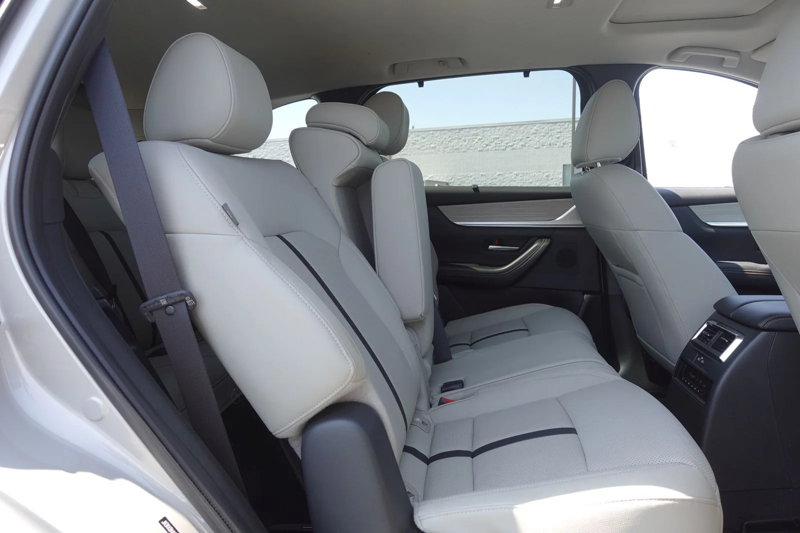 Certified Used 2024 Platinum Quartz Mazda Preferred image 16