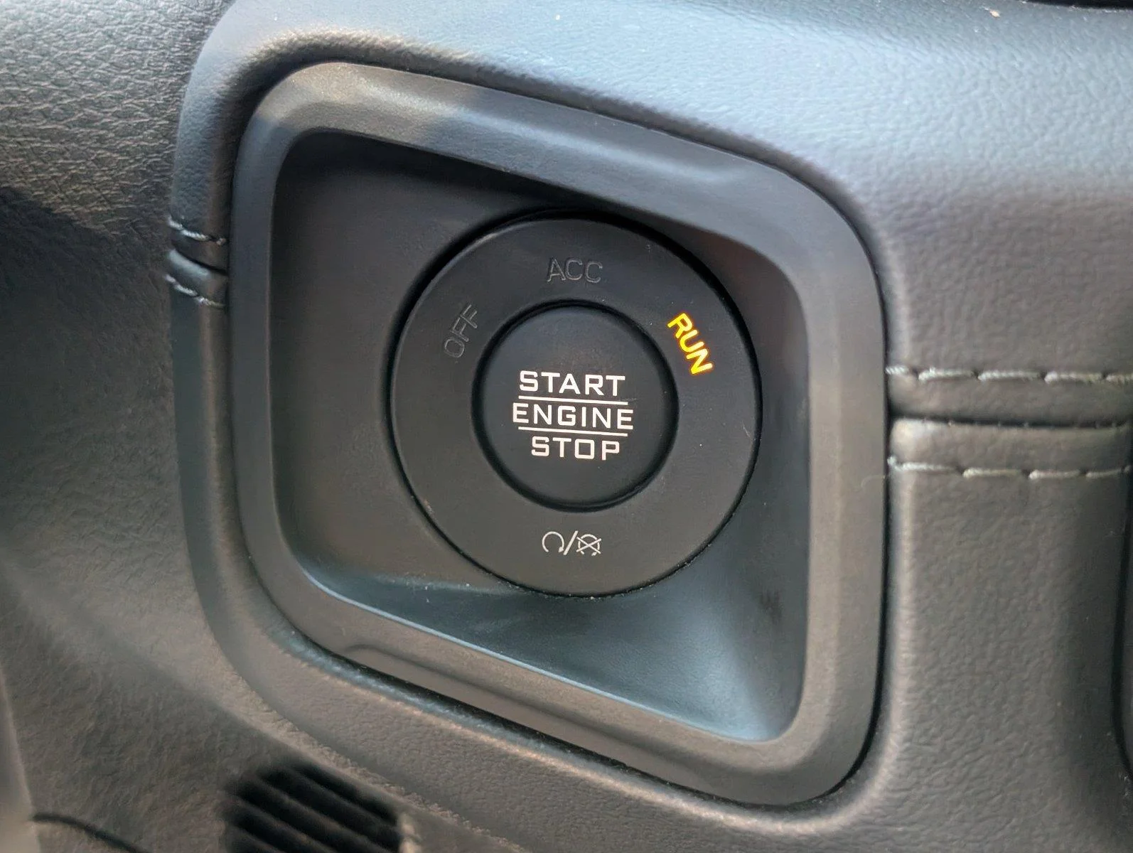 Used 2026 Anvil Clearcoat Jeep Sahara image 26