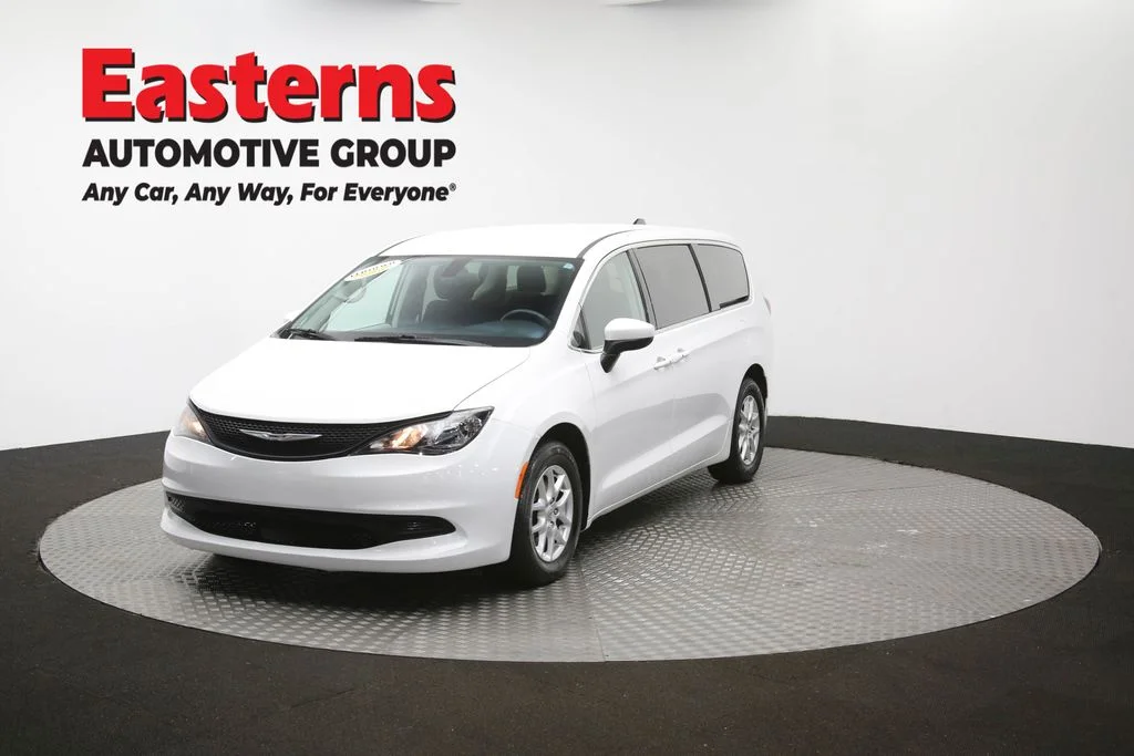 Used 2022 White Chrysler LX image 53