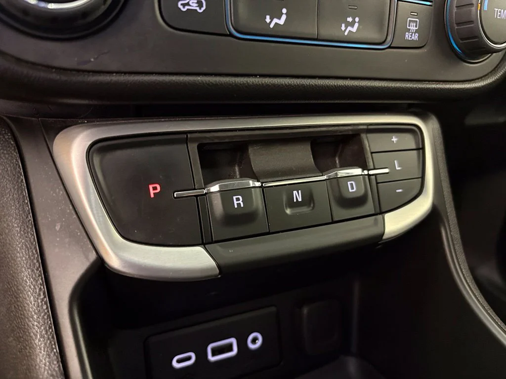 Used 2024 White GMC SLE image 27