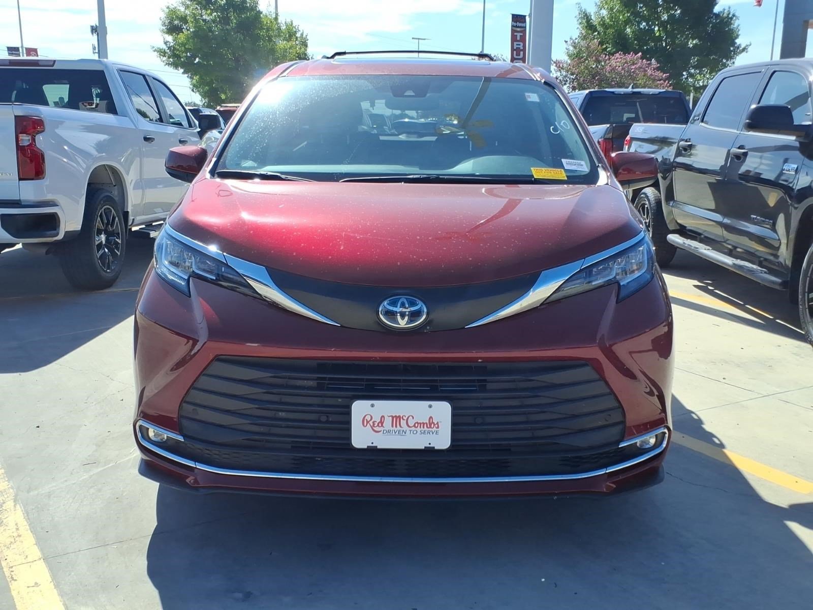 Used 2021 RUBY FLARE PEARL Toyota XLE image 2