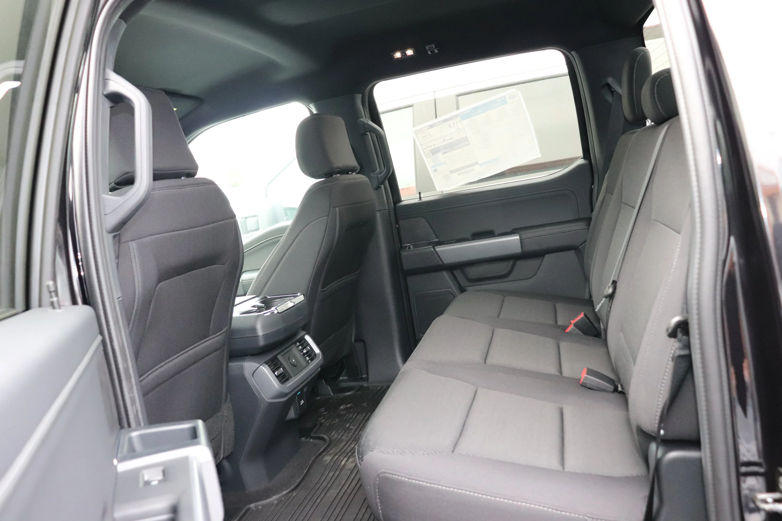 New 2026 AGATE BLACK METALLIC Ford XLT image 9