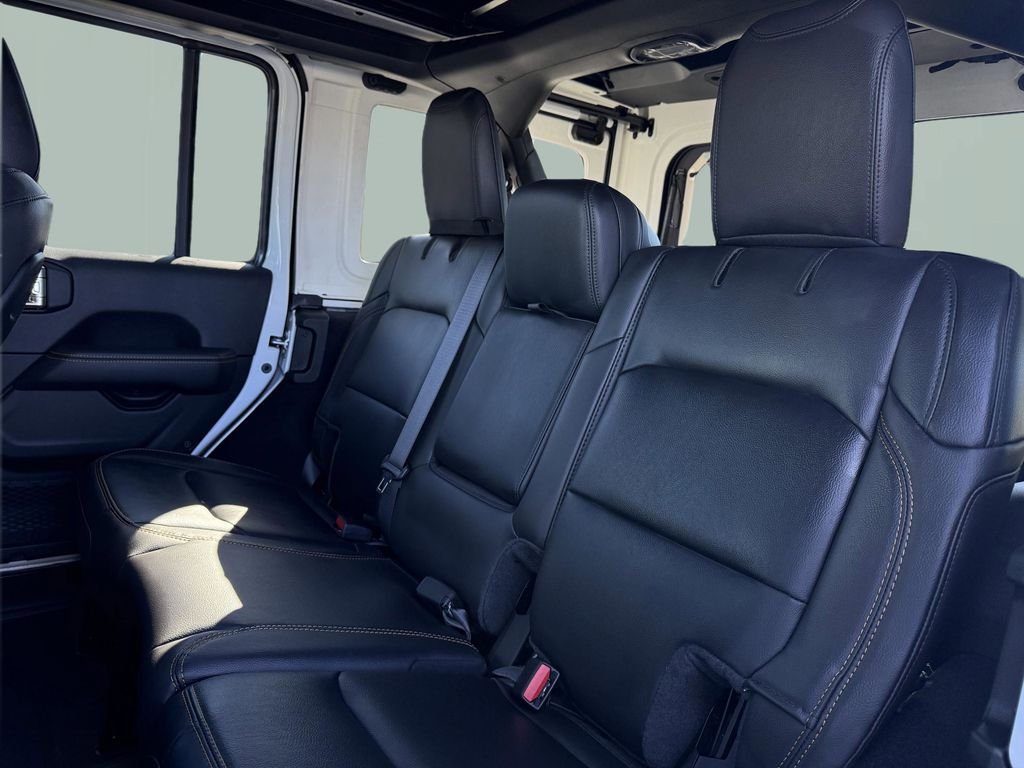 New 2026 Bright White Clear-Coat Exterior Paint Jeep Sahara image 26