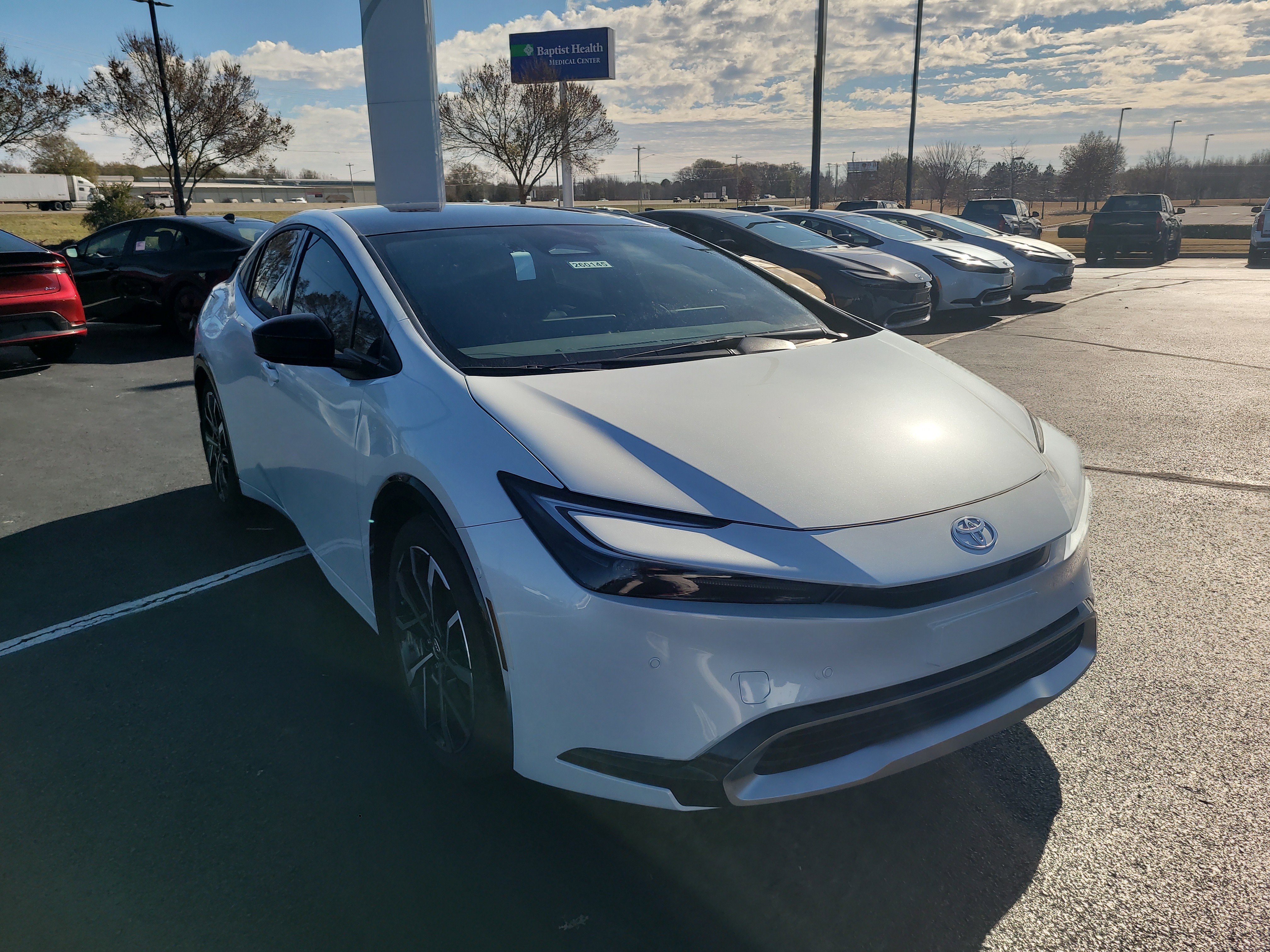 New 2026 Wind Chill Pearl <sup>1</sup> Toyota  XSE Premium image 3