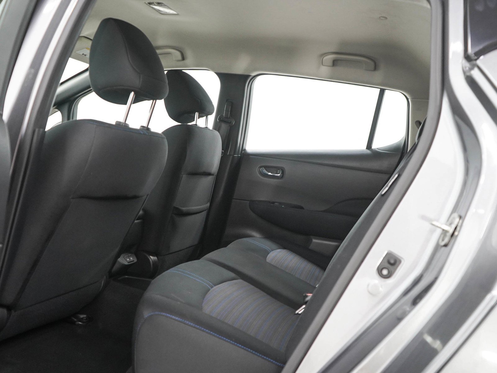 Used 2020 Gun Metallic Nissan SV Hatchback image 18