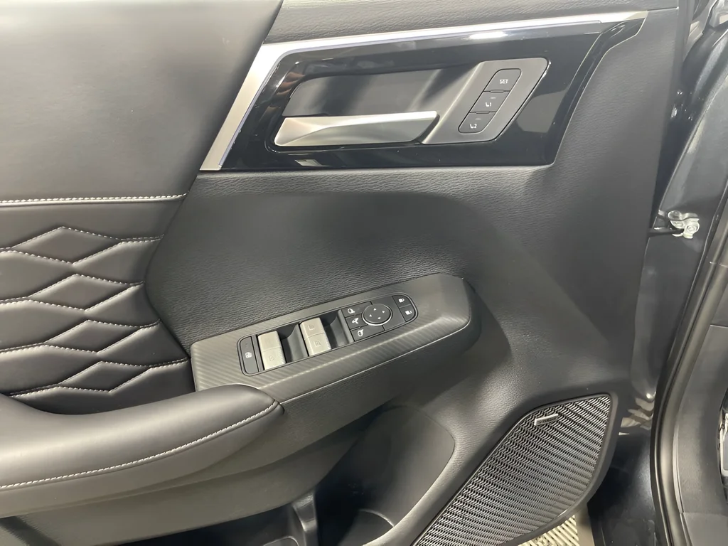 New 2026 Graphite Gray Mitsubishi SEL image 21