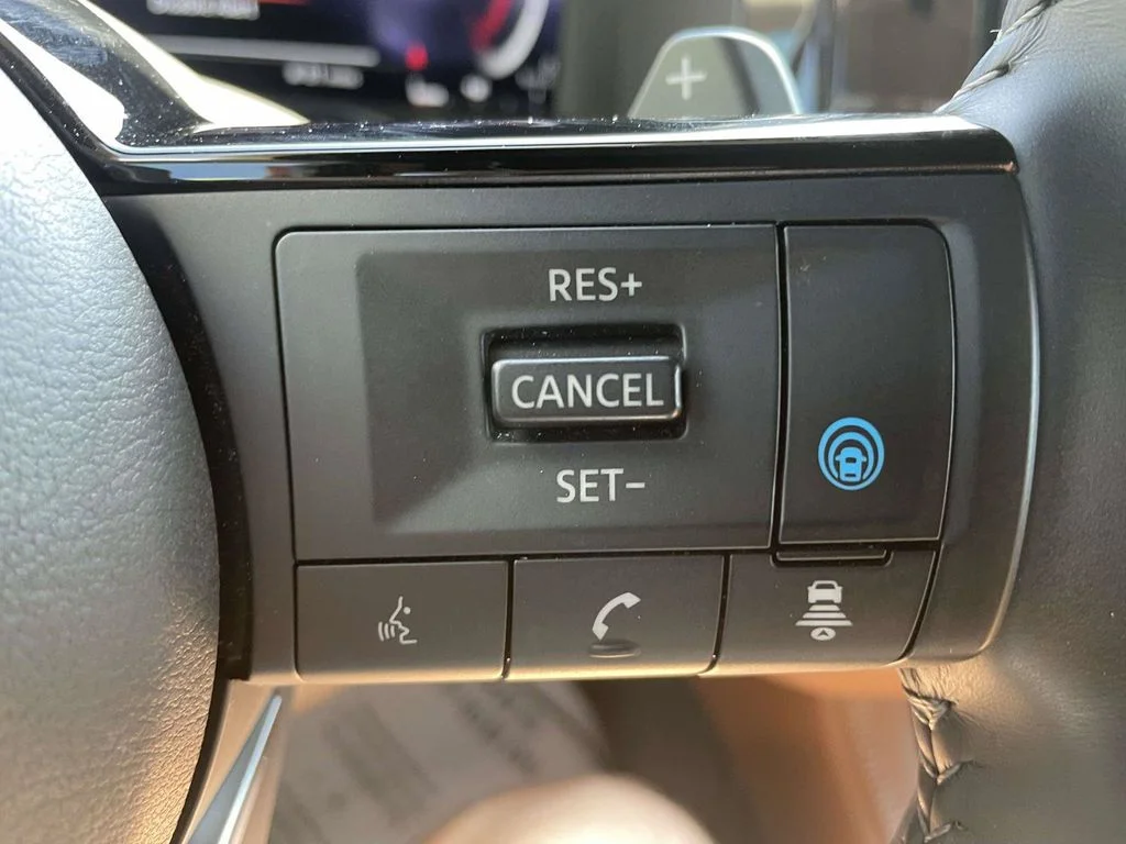 Used 2024 Gray Nissan Platinum image 26