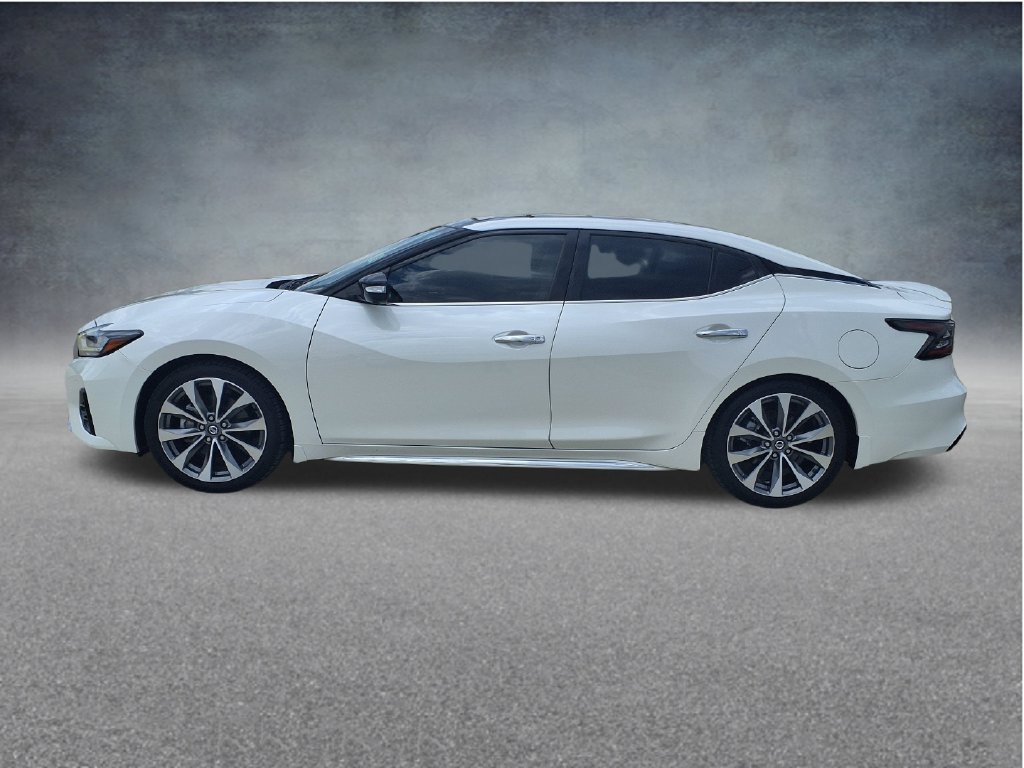 Used 2021 White Nissan Platinum image 8