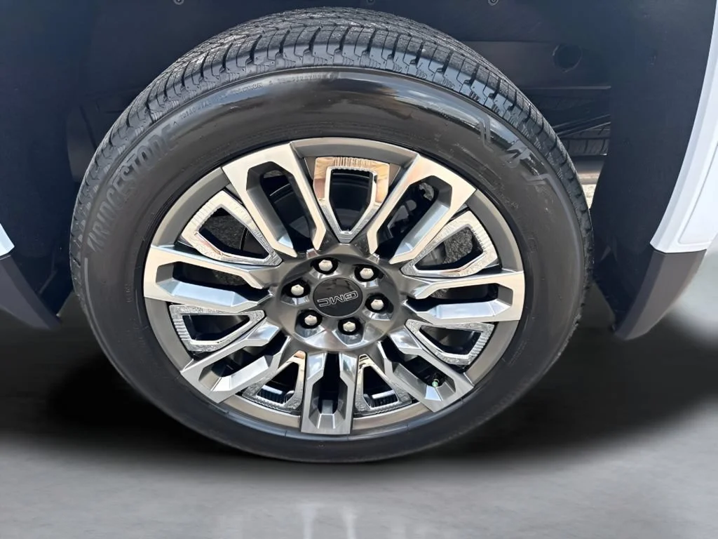 New 2026 Glacier White Tricoat GMC Denali Ultimate image 39