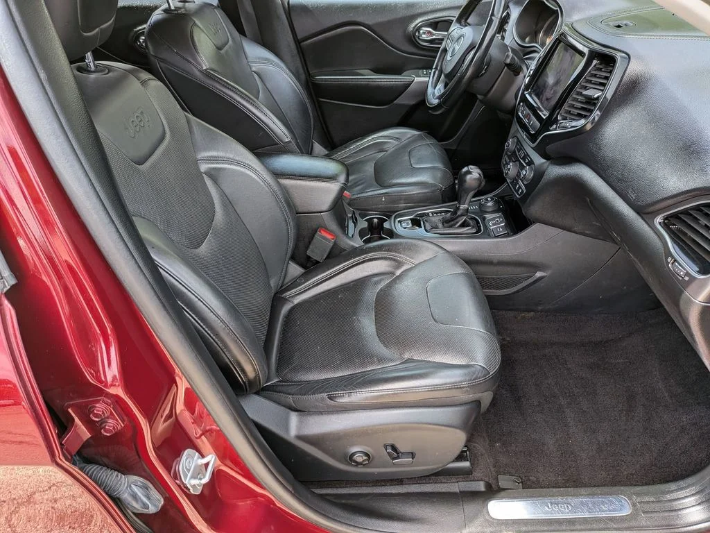 Used 2019 Red Jeep Limited image 28