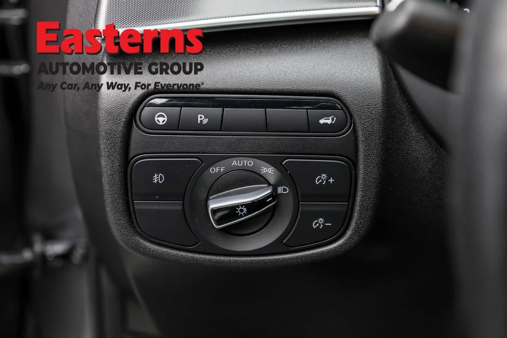 Used 2022 Gray INFINITI LUXE image 22