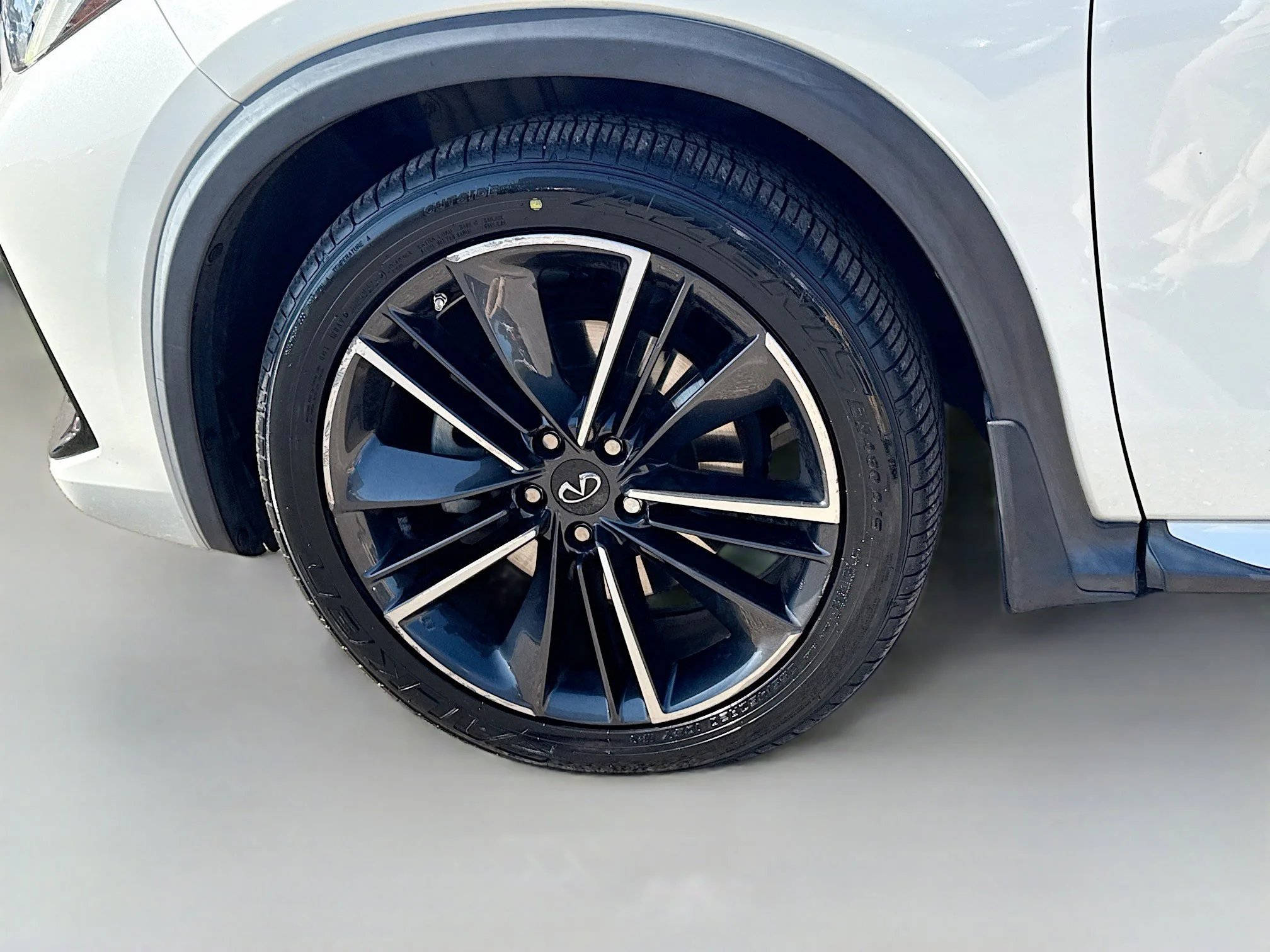 Used 2022 Majestic White INFINITI LUXE image 43