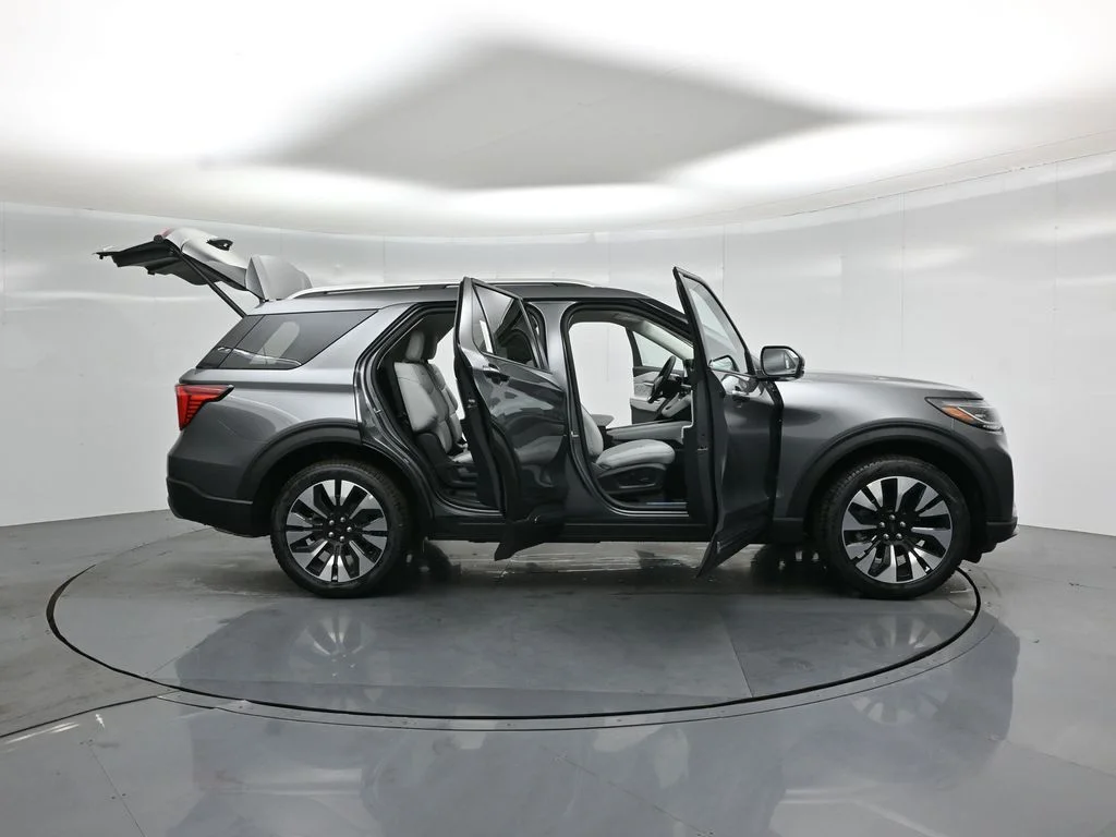 New 2026 Carbonized Gray Metallic Ford Platinum image 4