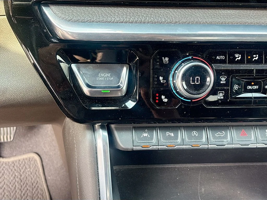 Used 2022 Summit White GMC Denali image 21