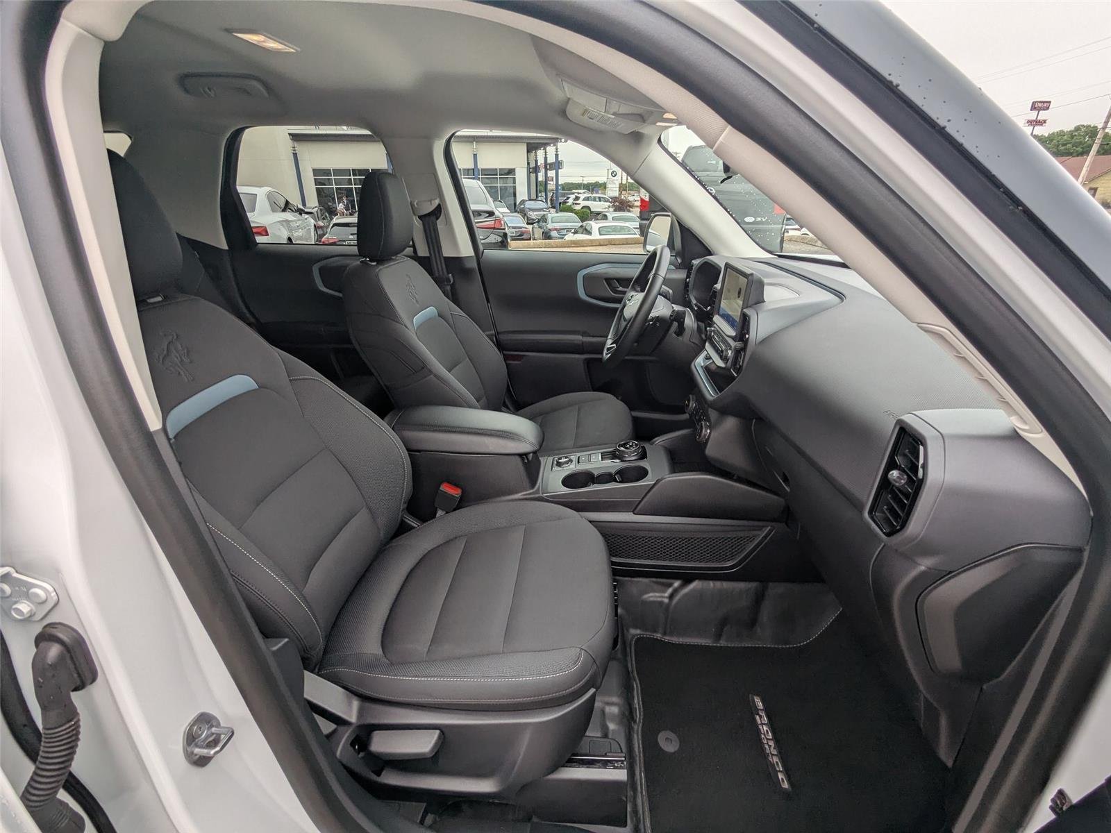 Used 2023 Oxford White Ford Badlands image 33