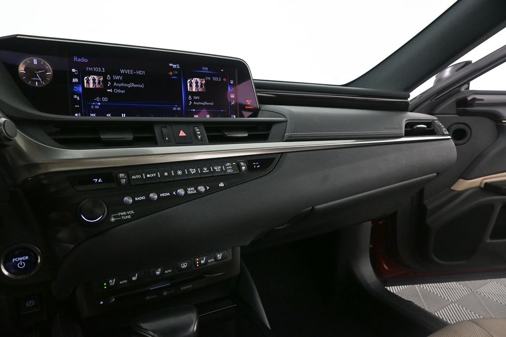Used 2020 Red Lexus 300h Luxury image 12