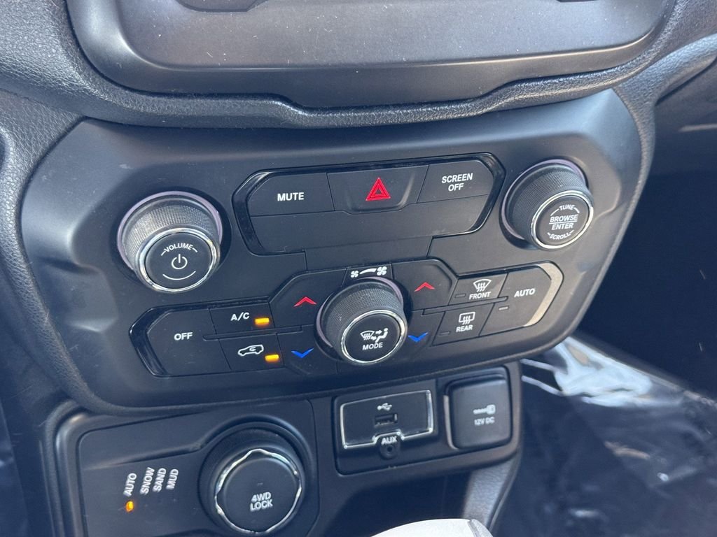 Certified Used 2019 Jetset Blue Clearcoat Jeep Latitude image 17