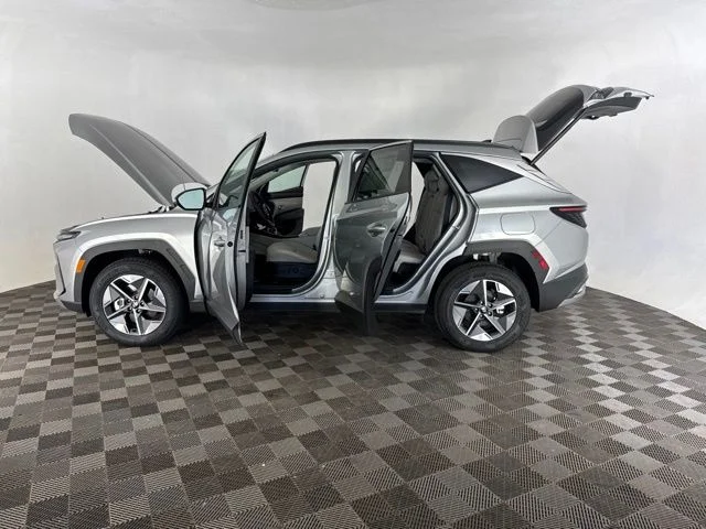 Used 2025 Silver Hyundai SEL Convenience image 12