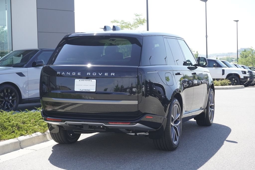 New 2026 Santorini Black Land Rover SE image 2