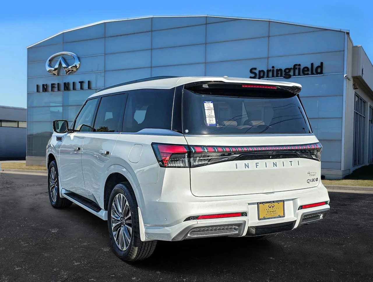 New 2026 RADIANT WHITE INFINITI Luxe 4WD image 4
