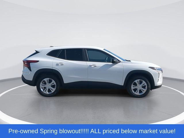 Used 2025 White Chevrolet LS image 9