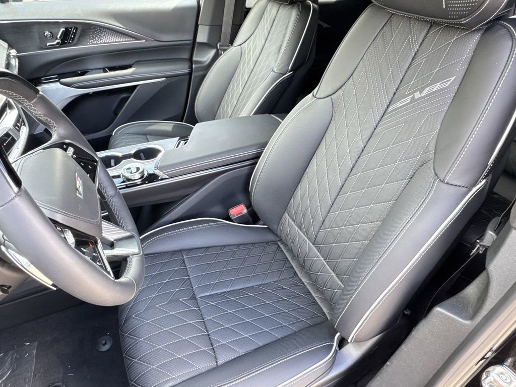 2026 Cadillac LYRIQ V Premium - Photo 12