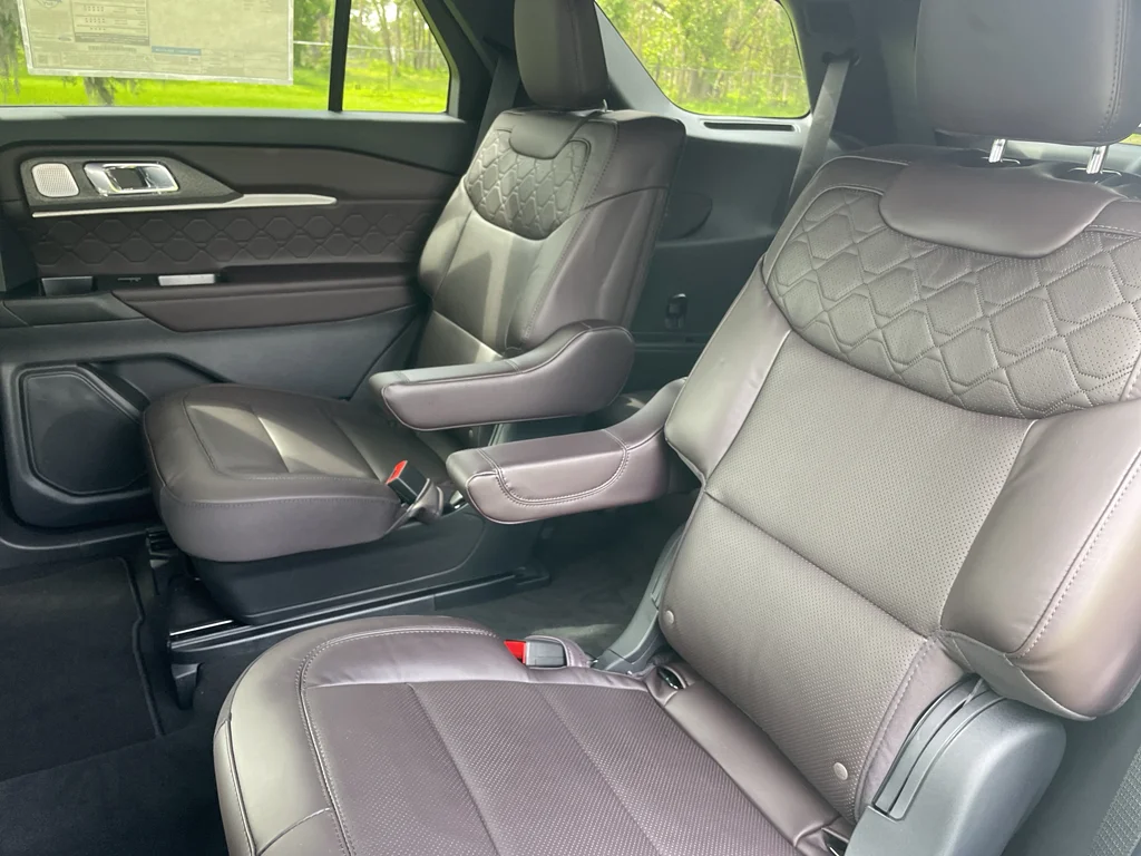 2025 Ford Explorer Platinum - Photo 16