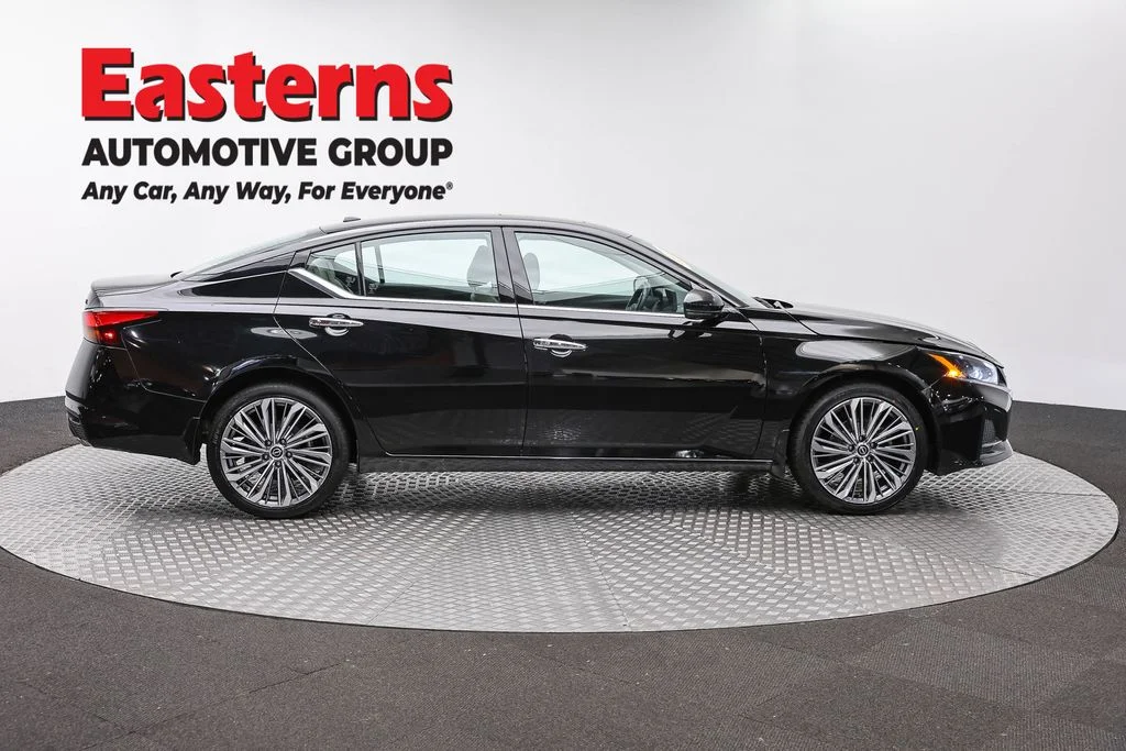 Used 2024 Black Nissan 2.5 SL image 4