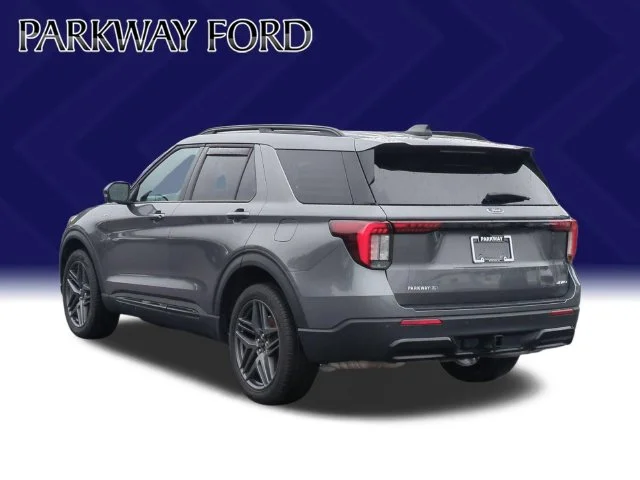 Used 2025 Gray Ford ST-Line image 3