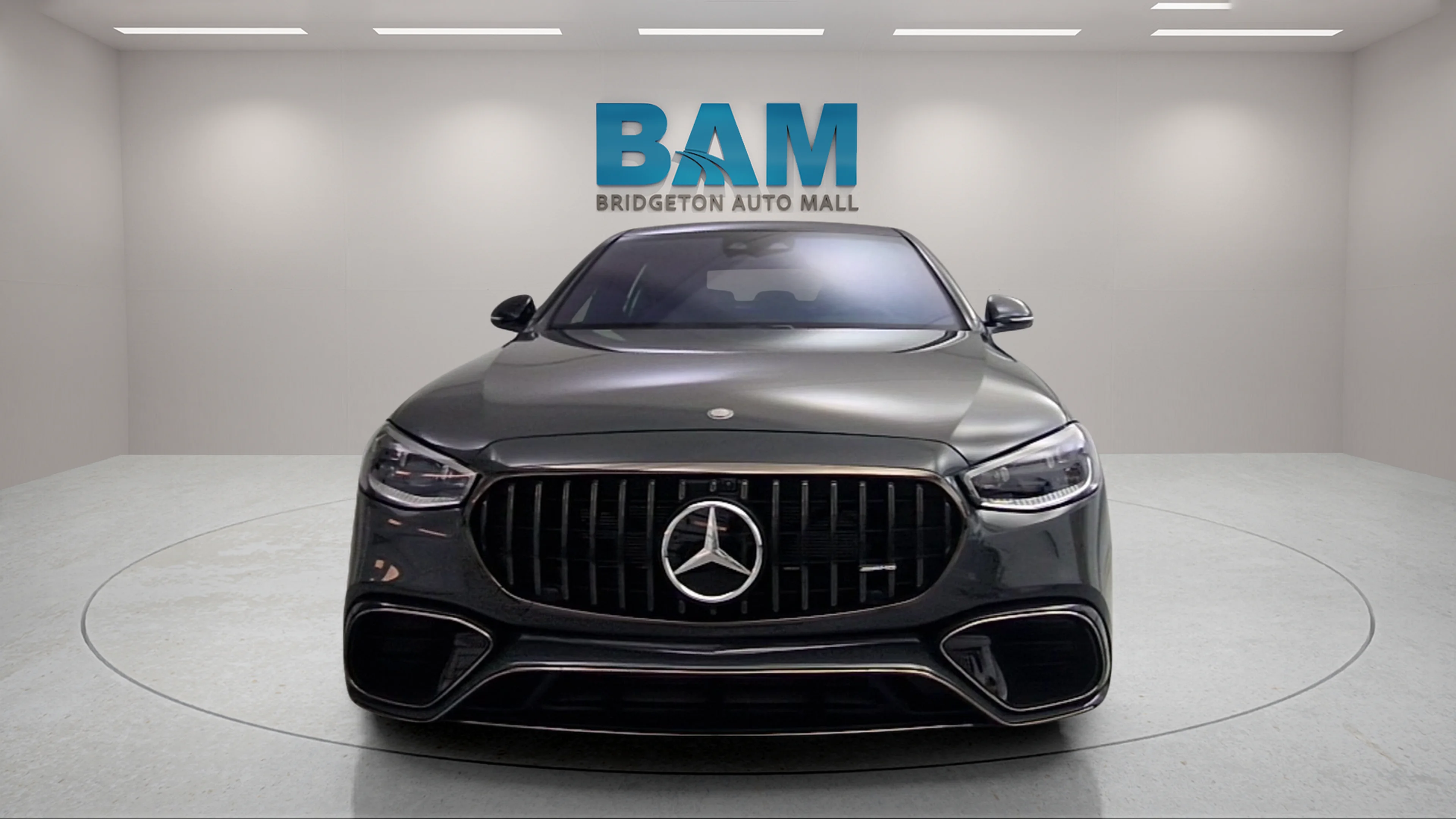 Used 2025  Mercedes-Benz AMG® S 63 E image 2