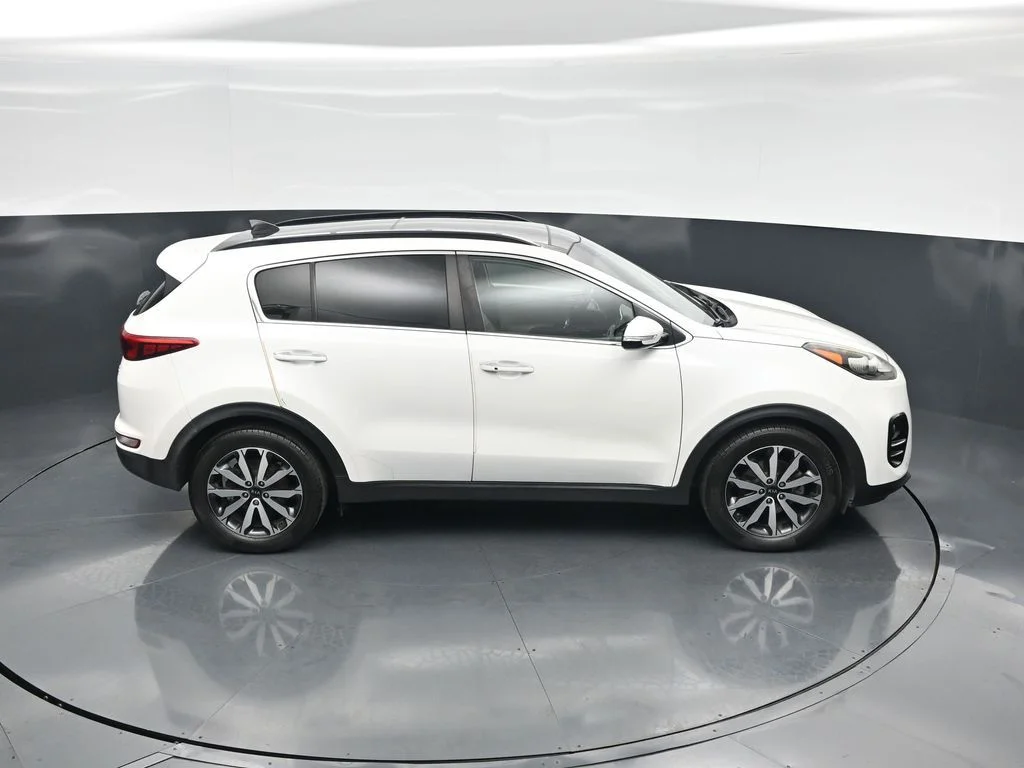 Used 2018 White Kia EX image 40