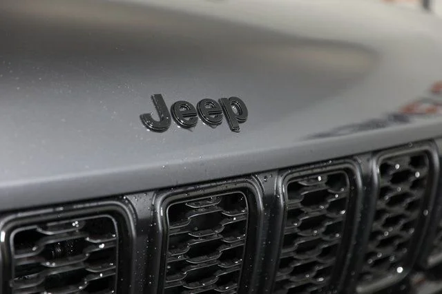 New 2025 Baltic Gray Metallic Clear-Coat Exterior Paint Jeep Altitude X image 30