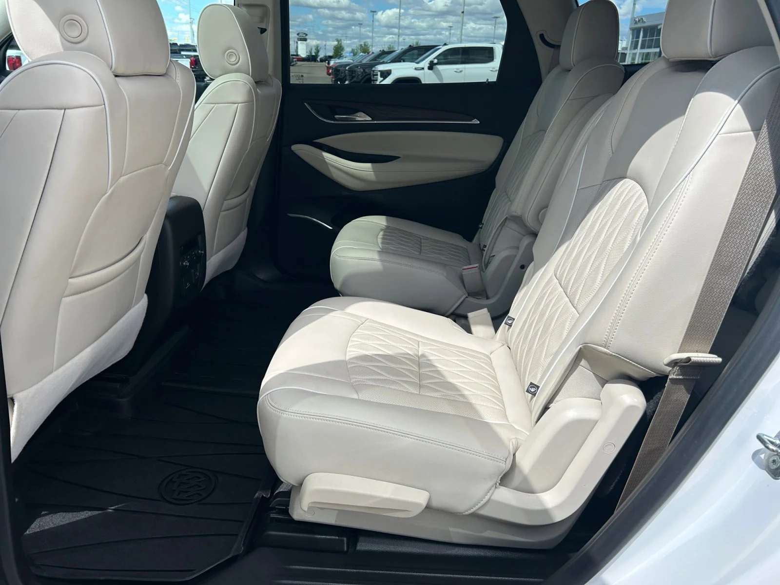 Used 2023 White Buick Avenir AWD image 19