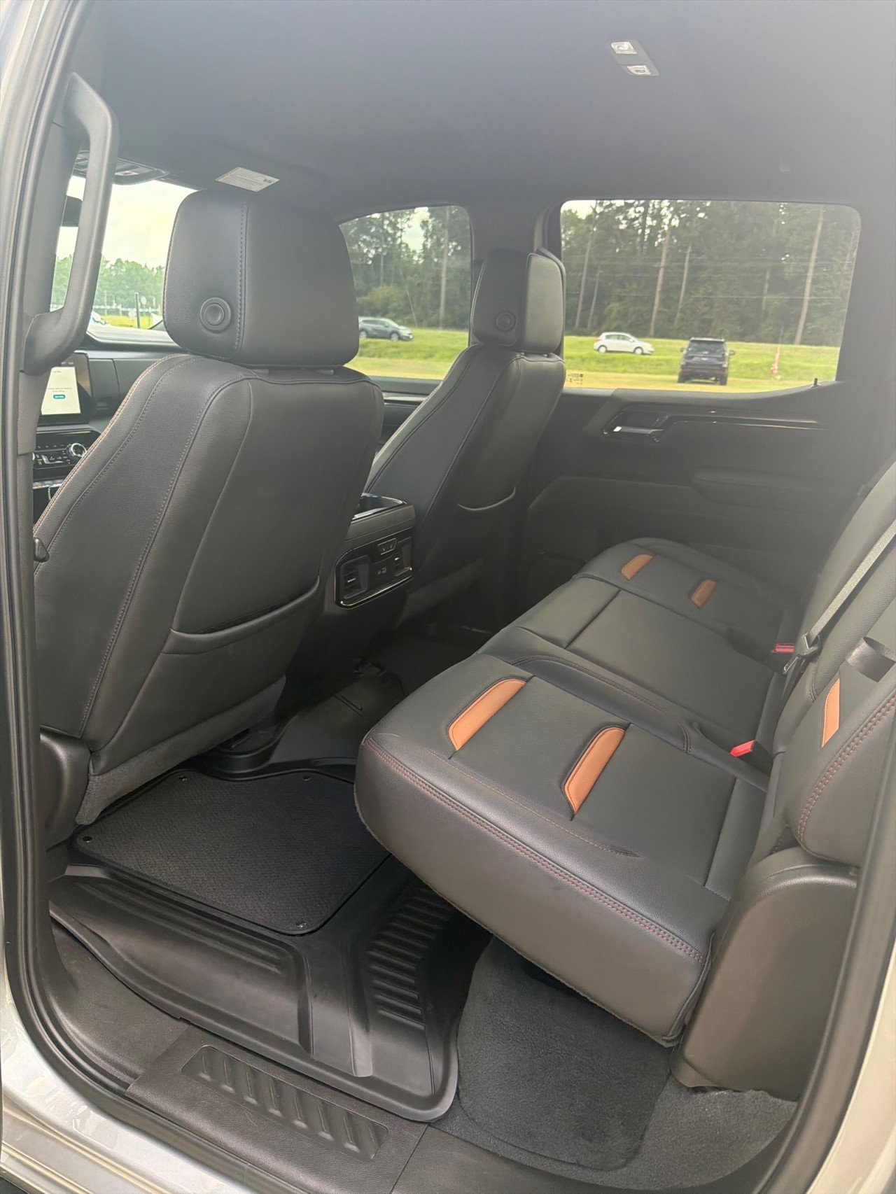 Used 2025 Sterling Metallic GMC AT4 image 14