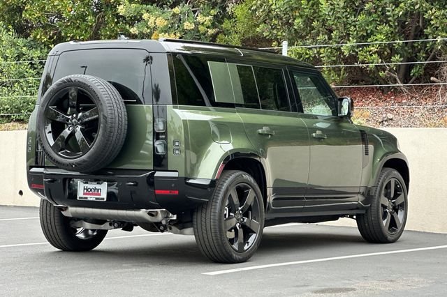 New 2026 Woolstone Green Land Rover X-Dynamic SE image 5