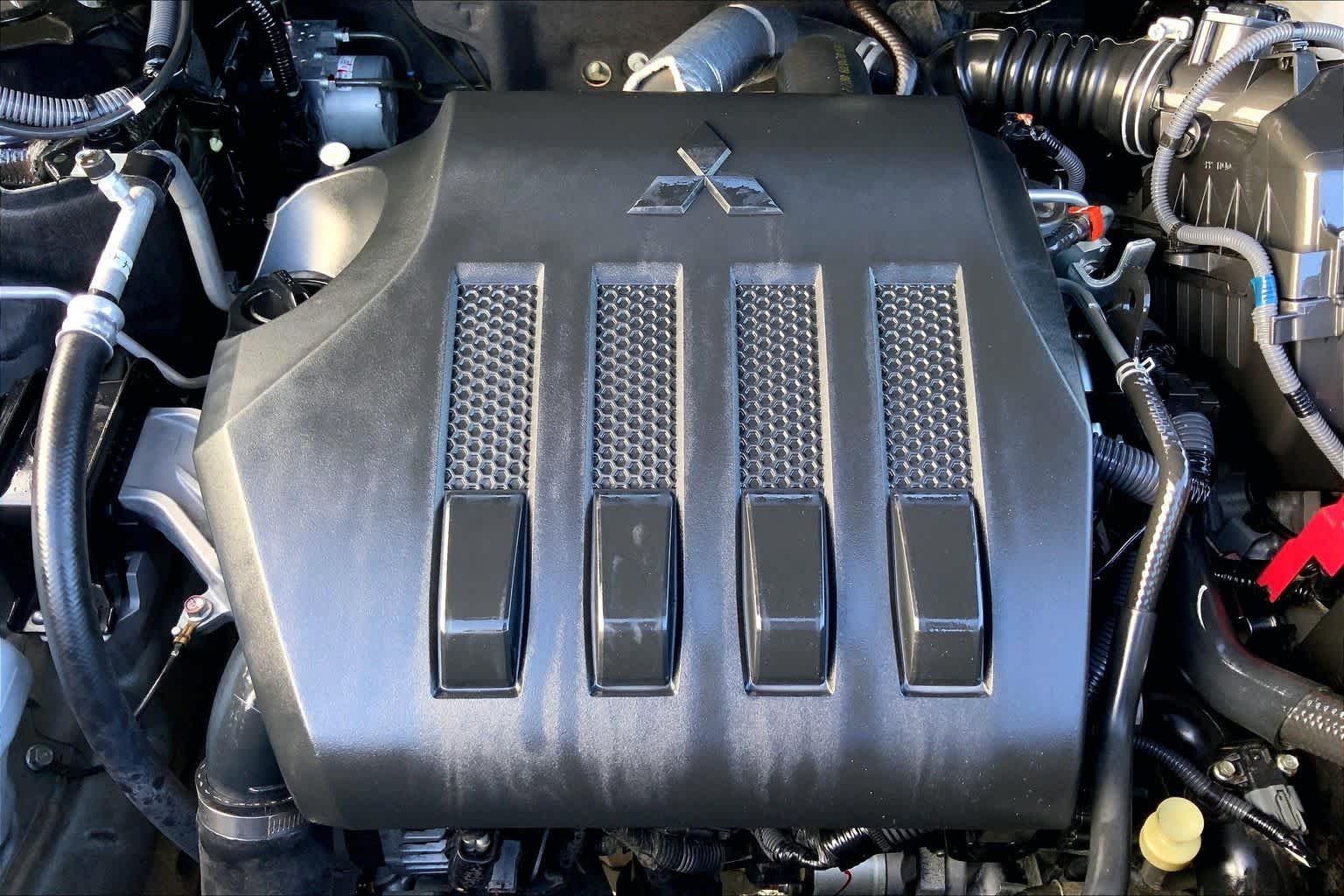Used 2022 Labrador Black Pearl Mitsubishi LE image 32