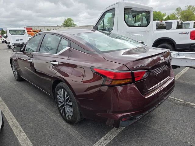 Used 2024 Red Nissan 2.5 SV image 5