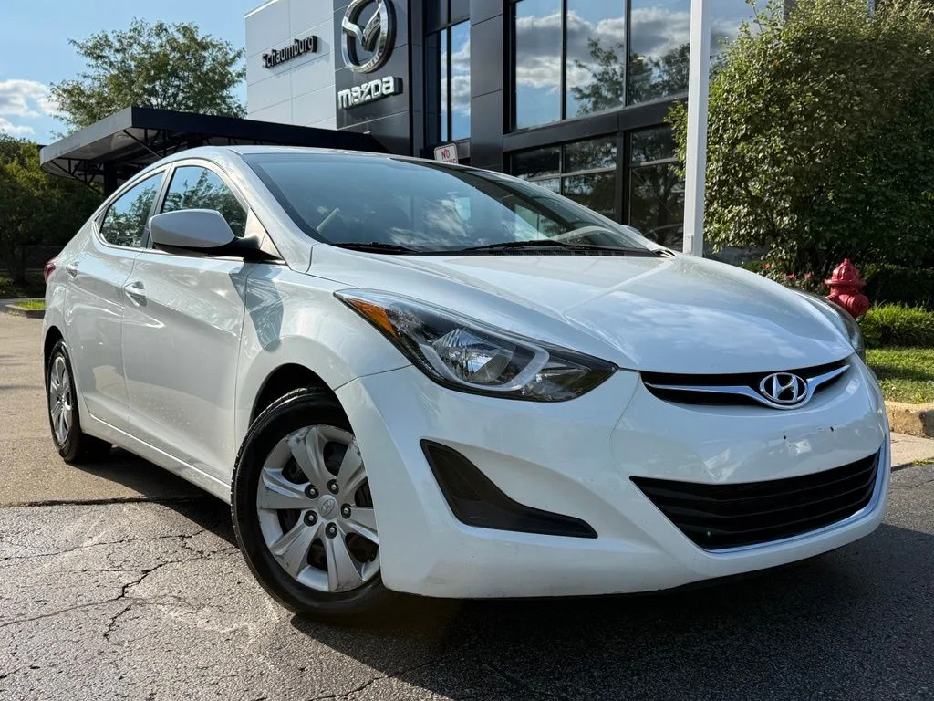 Used 2016 White Hyundai SE image 1