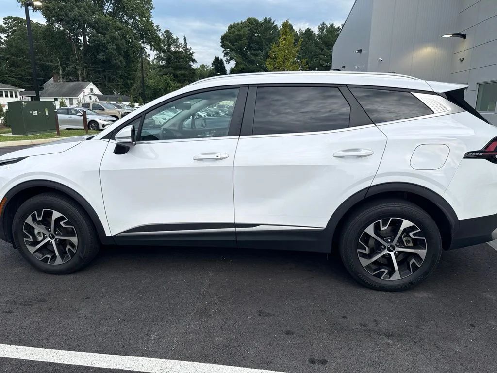 Used 2023 White Kia EX image 6