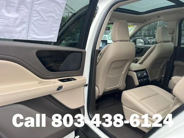 Used 2023 White Metallic Lincoln Standard image 10