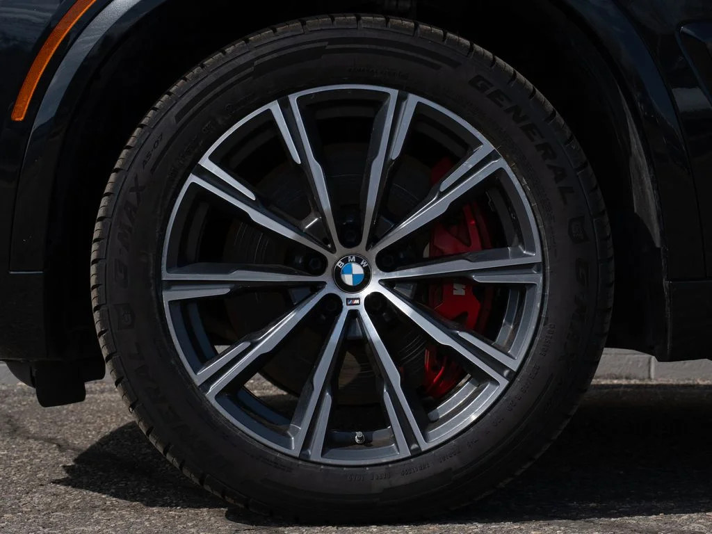 Used 2025 Black BMW M60i image 12