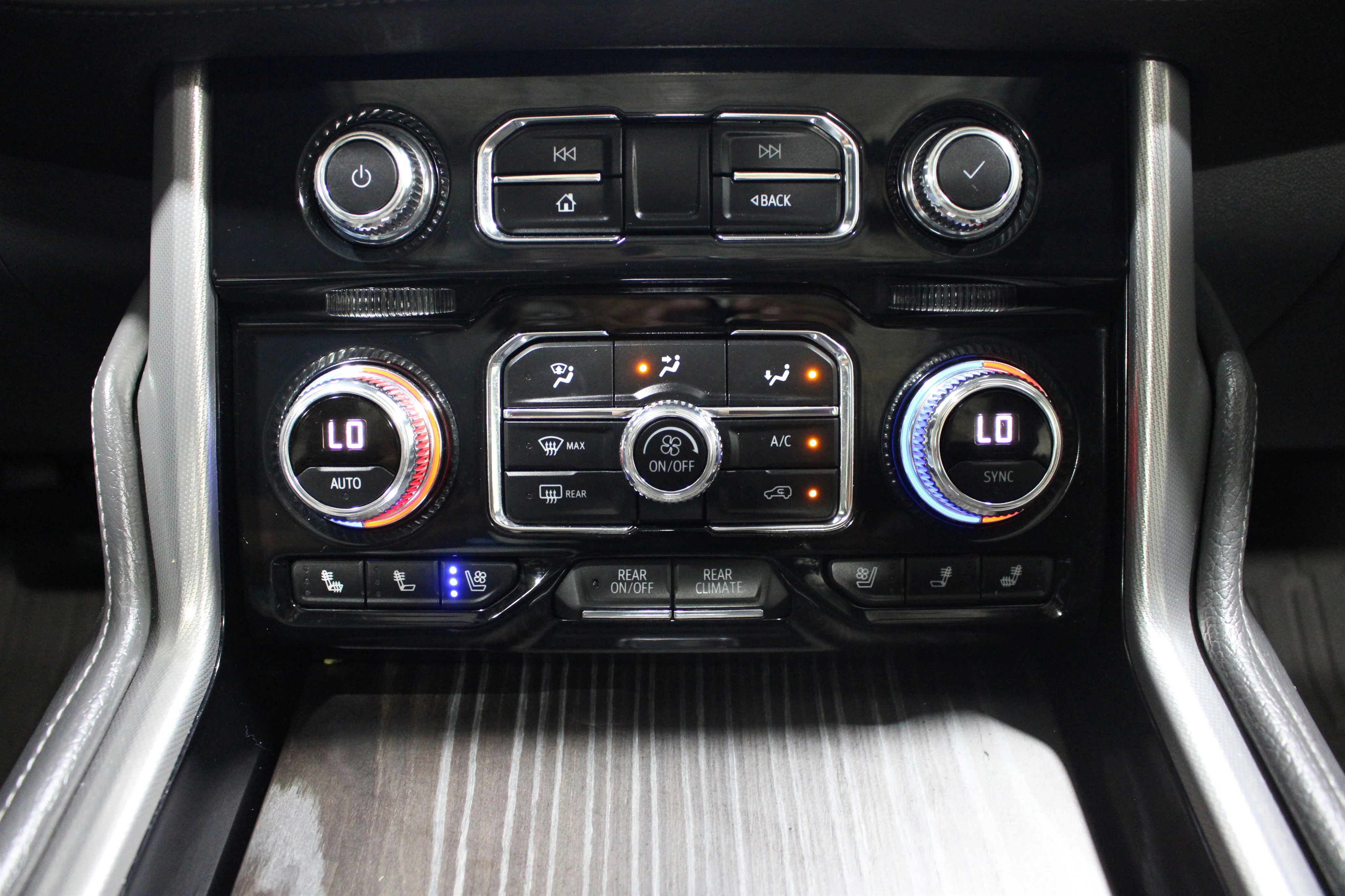 2023 GMC Yukon XL Denali - Photo 18