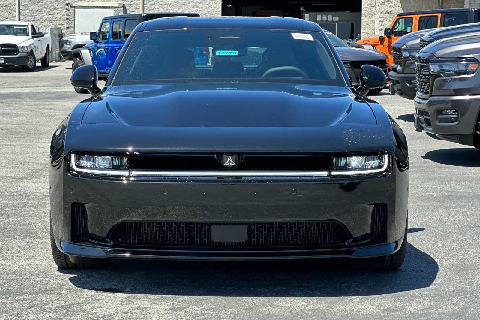 New 2025 Diamond Black Crystal Pearlcoat Dodge  image 9